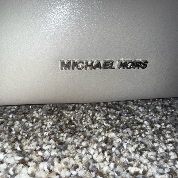 Michael Kors gray drawstring bucket bag with shoulder strap - Picture 2 of 12